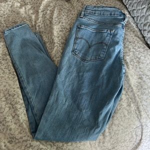 Levi’s 711 skinny jeans|light wash